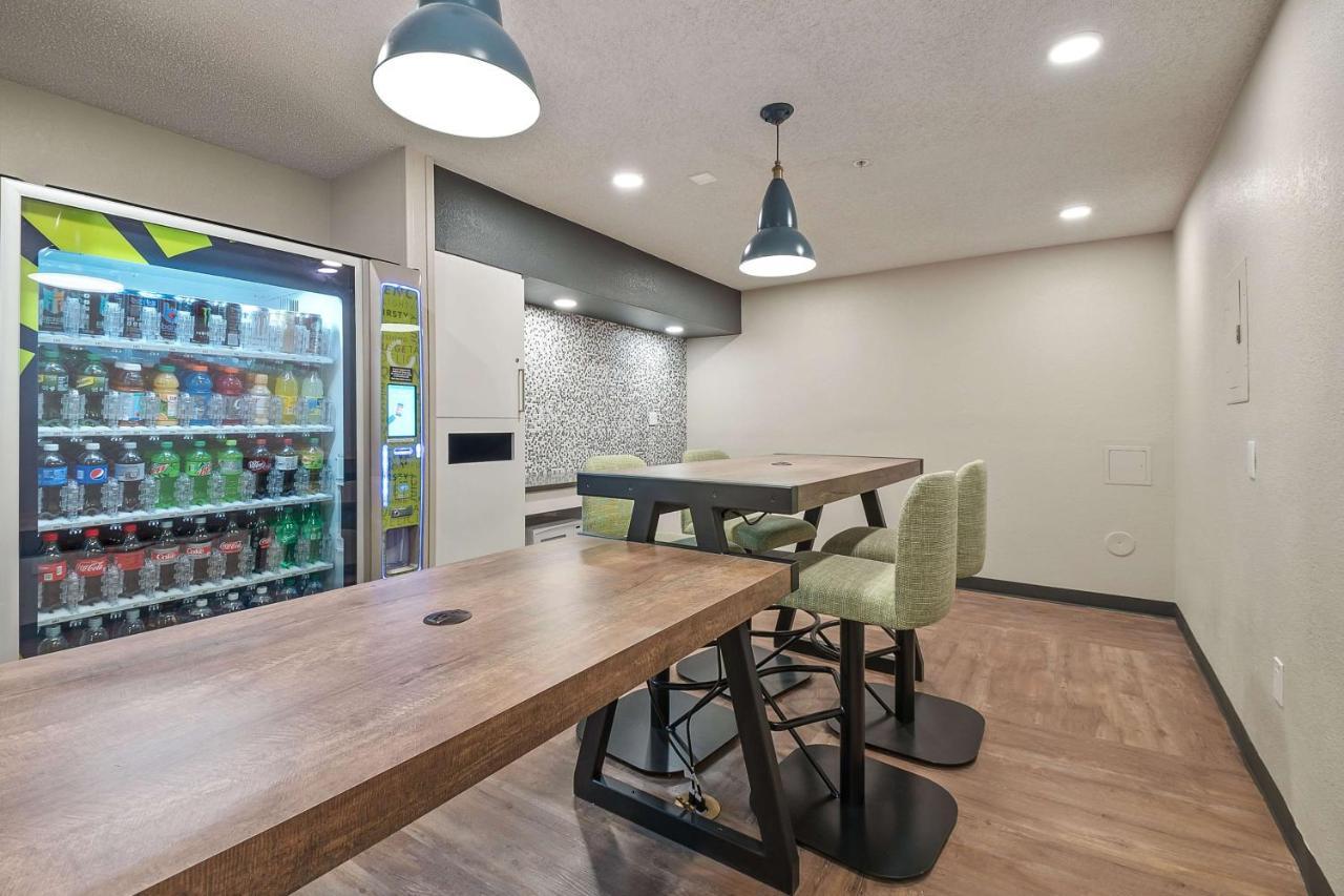 Extended Stay America Suites - Miami - Airport - Blue Lagoon Экстерьер фото
