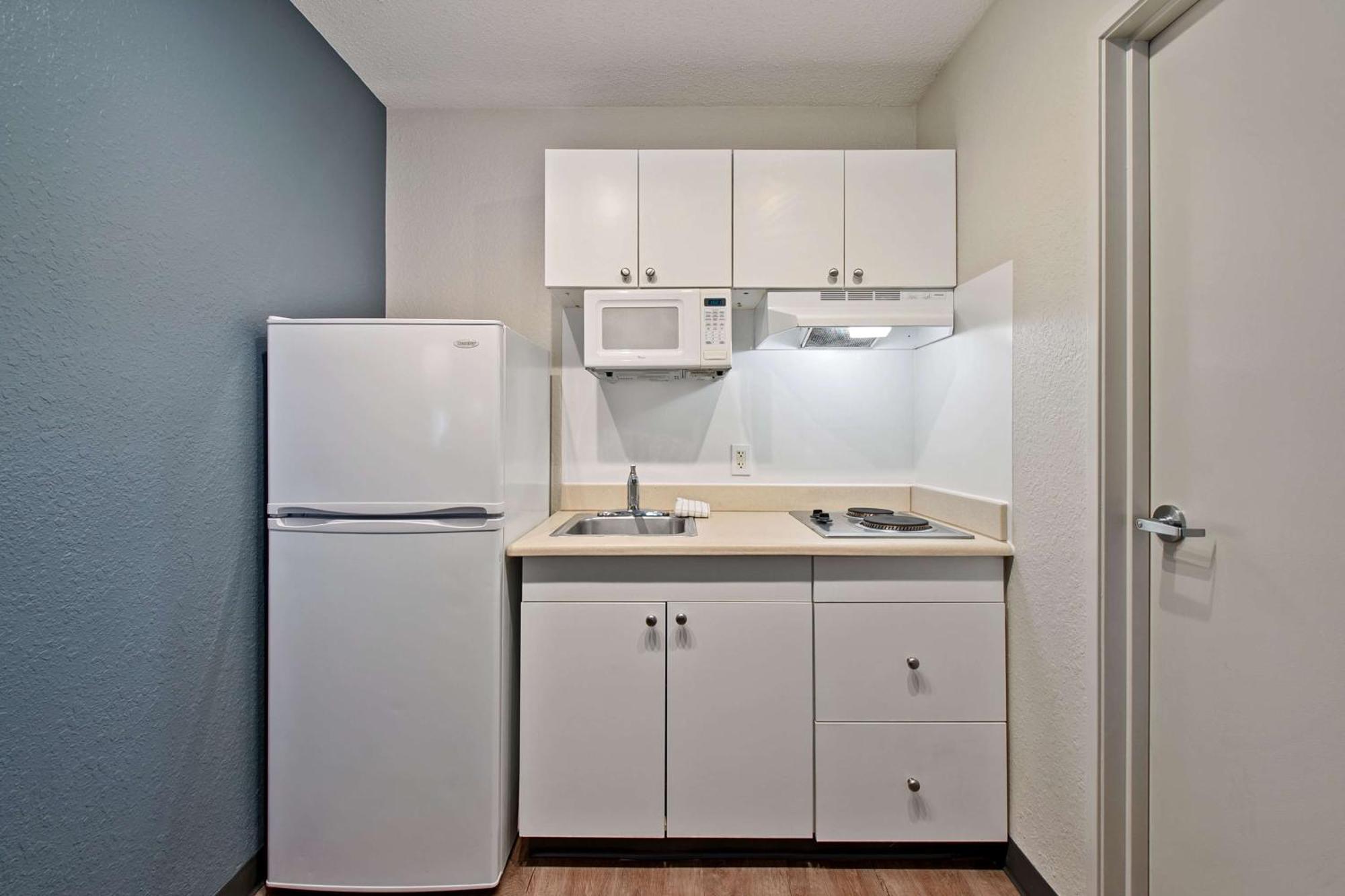 Extended Stay America Suites - Miami - Airport - Blue Lagoon Экстерьер фото