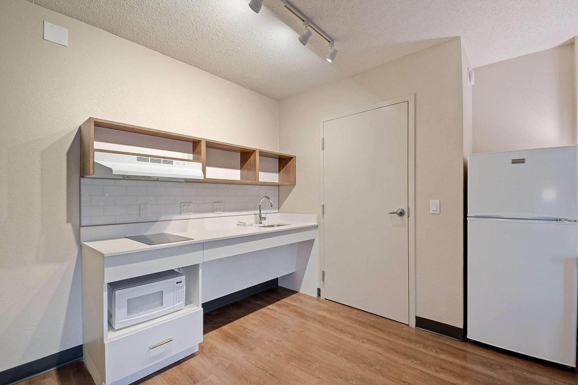 Extended Stay America Suites - Miami - Airport - Blue Lagoon Экстерьер фото