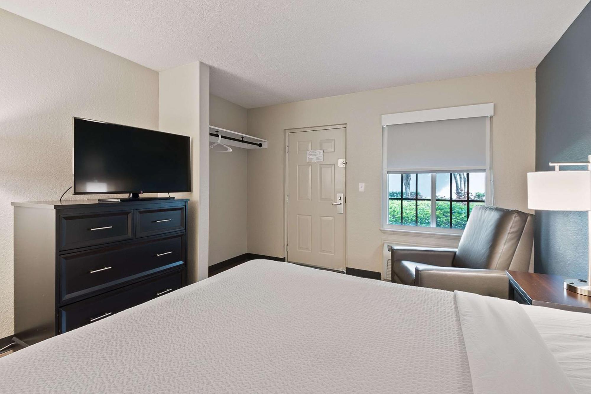 Extended Stay America Suites - Miami - Airport - Blue Lagoon Экстерьер фото