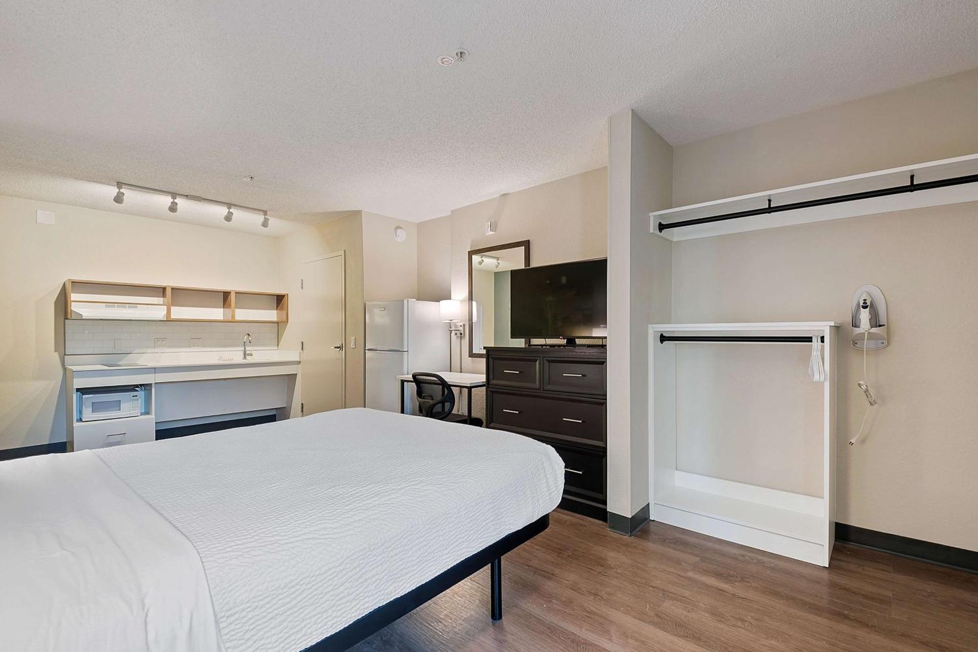 Extended Stay America Suites - Miami - Airport - Blue Lagoon Экстерьер фото
