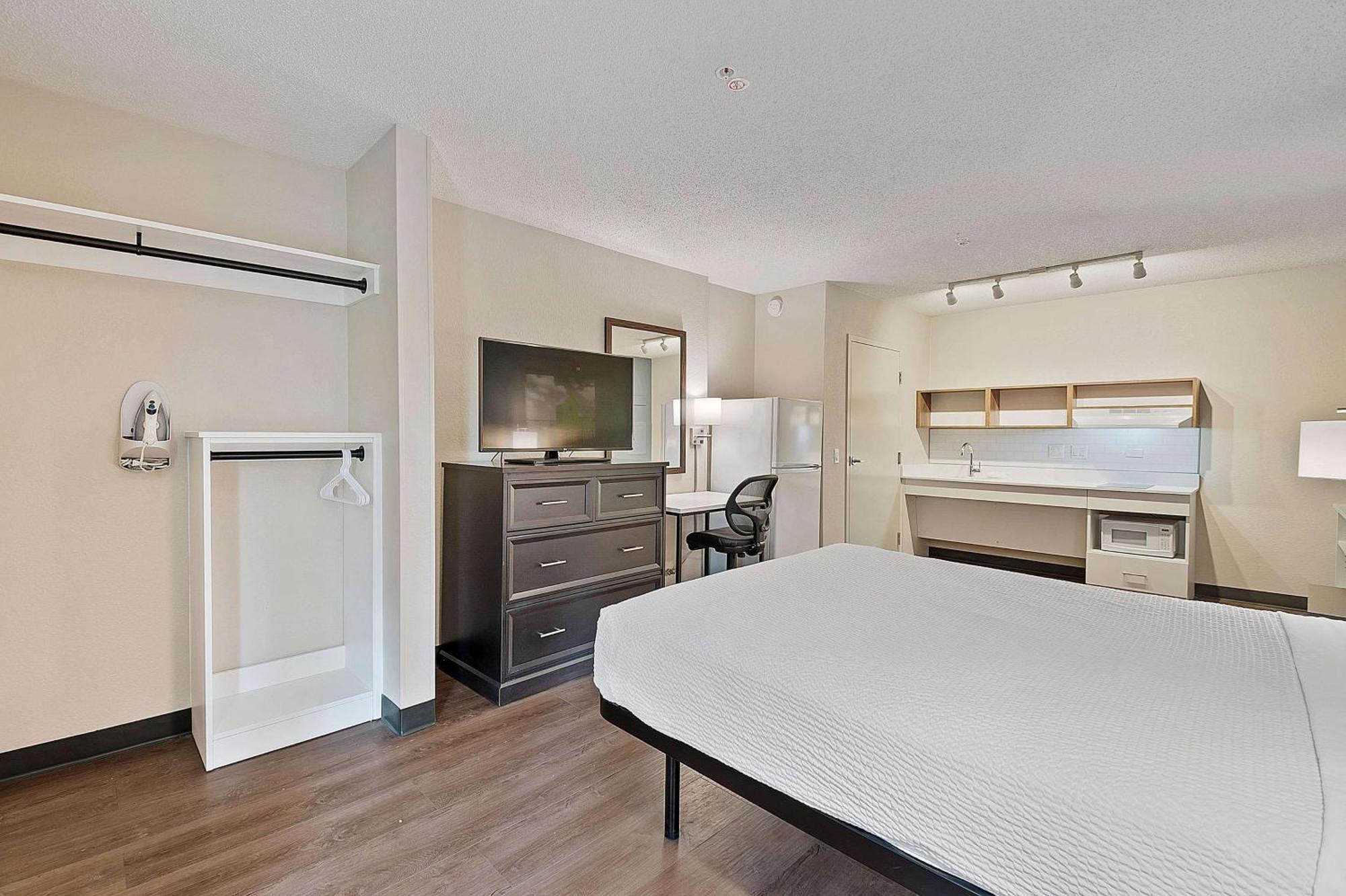 Extended Stay America Suites - Miami - Airport - Blue Lagoon Экстерьер фото